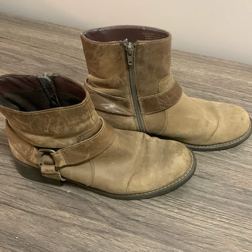 Clarks leather bootie